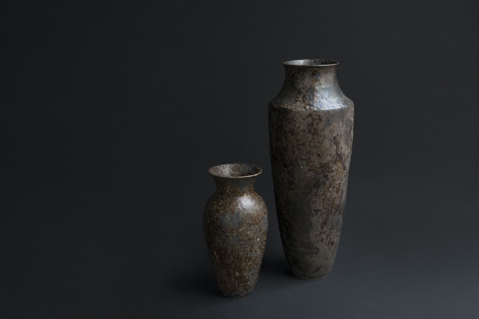 Vermiculite Urn I 2018 & Pillar Vase 2018